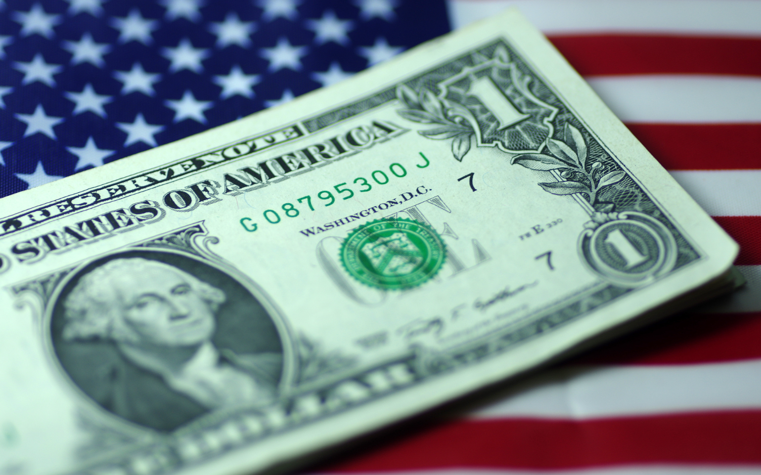 全球资金“撤离美元”：避险神话的崩塌