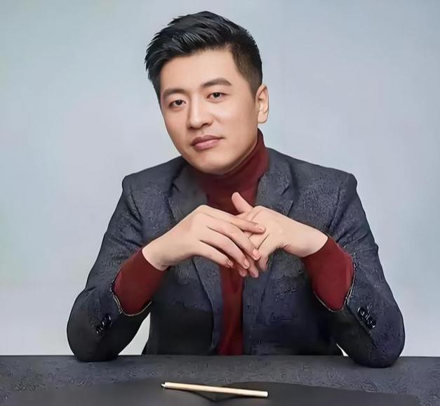 张雪峰的“高考商业帝国”：从名嘴到资本操盘手